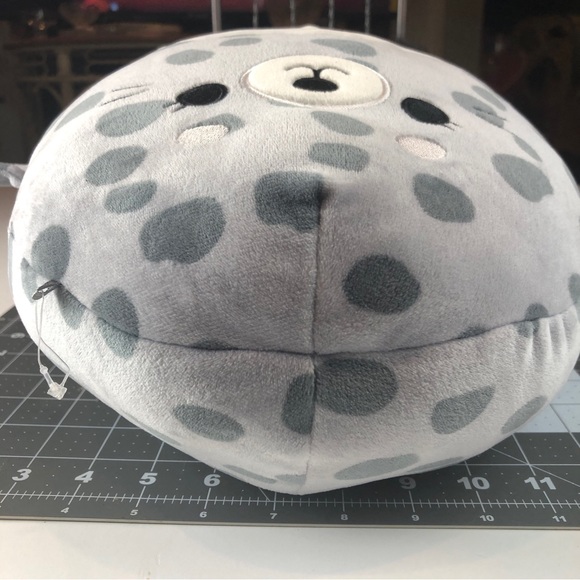 Kellytoy Squishmallow Odile-Isis Spotted Gray/Dark Gray Seal Plush 2022 - Picture 6 of 10